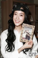 组图：韩星Clara(李成敏)出席活动 下衣失踪秀美腿