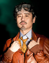 组图：吴秀波曝封面大片 正装潜水大玩湿身诱惑