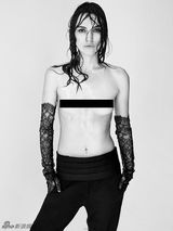 组图：凯拉-奈特莉湿发半裸登封面 冷艳性感