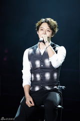 组图：JYJ三兄弟台湾开唱 全场合唱《十年》