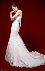 组图：王力可时尚婚纱大片 高贵冷艳吸眼球