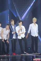 组图：EXO开唱秀广东话 喊“我爱你”示爱歌迷