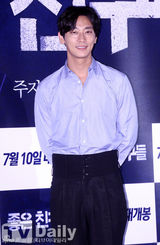 组图：《好朋友们》池城李光洙诠释最萌身高差