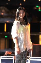 组图：《山楂树》定妆照 小彩旗纯粹韩东君俊朗