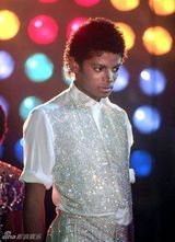 策划：MJ(迈克尔-杰克逊)诞辰纪念日 流行天王童年也曾萌萌哒