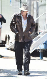 组图：约翰尼德普探班未婚妻当众激吻