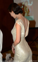 组图：林志玲裸背翘臀露美腿 遭老外偷瞄