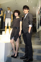 高清图：孙俪上海摩登代言 健康达人笑举V字手势