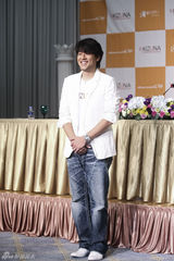 组图：韩星柳时元举办国际粉丝见面纪念40岁生日