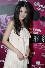 组图：周秀娜自曝从不主动结识男生 身边不乏追求者