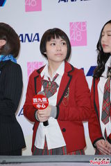 AKB48姐妹团旋风袭港 甜笑击掌粉丝乐翻天