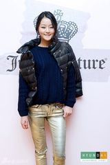 组图：黄静茵郑素敏等靓装参加庆典