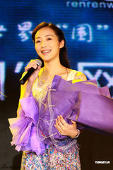 组图：古天乐型男装扮亮相 韩雪金莎娇俏动人