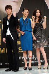 组图：张赫李敏静等出席新剧《Midas》新闻发布会