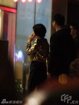 幻灯图：刘嘉玲上海连巡酒吧 细高跟不似怀孕流产