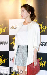 组图：池昌旭金素贤等助阵《A Hard Day》试映