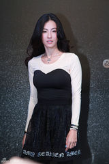 组图：张柏芝亮相上海 透露将减少工作多陪孩子