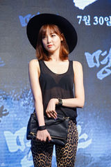 组图：朴有天李钟硕秀智等助阵《鸣梁》