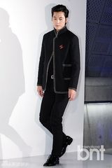 组图：崔始源郑雨盛李彩琳等众星亮相品牌展