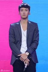 组图：郭敬明录快本临时换位 仍然遭遇“韩寒”