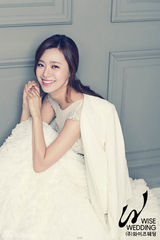 组图：韩星李英恩月底大婚 婚纱照浪漫清新