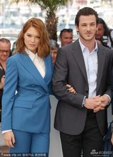 组图：戛纳day4图片精选 劳伦斯艳福众星拼亲密