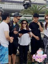 组图：真爱在囧途曝主题曲花絮 陈赫大跳眉毛舞