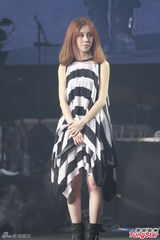 组图：白安严爵MP魔幻力量红馆开唱