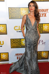 组图：评论家奖众星云集 谢耳朵帅气潘妮秀短发