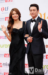 组图：韩国小姐诞生 50名佳丽似同一人