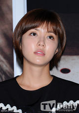 组图：韩星朴韩星亮相 透视黑裙小秀性感