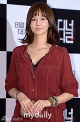 组图：韩星郑柔美出席首映 下衣失踪秀性感