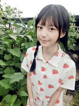 组图：似赵薇何炅合体？大眼清纯萌妹走红网络