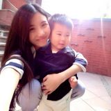 组图：美女硕士毕业抱儿子怀女儿被赞人生赢家