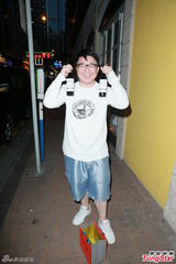 组图：经纪人黄柏高生日 杨千嬅等群星到贺