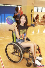 组图：《忠奸人》郭晋安田蕊妮宣传 女星刘思希短裙洩春光