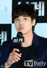 组图：韩星申恩庆吴仁惠等宣传新片《设计》