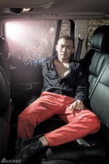 组图：聂远汽车大片展现硬汉粗犷柔情