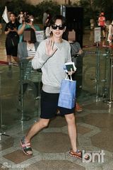 组图：朴海镇现身机场 平易亲和好似邻家欧巴