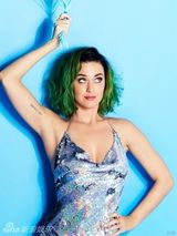 组图：水果姐凯蒂-佩里大片高开叉裙 不惧露粗壮大腿