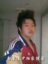 组图：已故名嘴罗京儿子近照 留学美国酷爱篮球