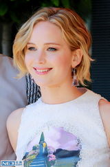 组图：《饥饿游戏3》发布会 三型男拥劳伦斯