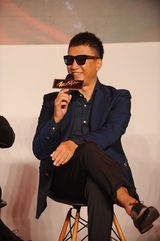 组图：《触不可及》定档9.19 孙红雷收三封情书