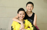 组图：买红妹携13岁爱女上综艺 女儿酷似孙楠