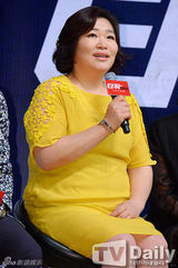 组图：韩星申世京亮相发布会 红装显时尚