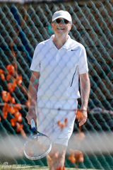 59岁比尔盖茨全家悠闲度假 开直升机返游艇(图)