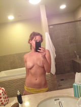 组图:好莱坞女星艳照门升级 抖奶超模凯特-阿普顿疯狂自拍