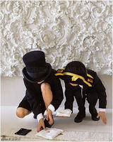 组图：安吉丽娜-朱莉皮特婚纱照曝光 深情拥吻孩子相伴