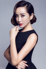 组图：杜若溪黑纱蒙面神秘优雅 微卷短发轻熟女