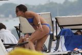 组图：凯特王妃亲妹比基尼度假 完美身材赛超模